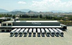 Volvo Trucks, DNT Uluslararası Nakliyat’a Gerçekleştirdiği Filo Teslimatıyla Ege Bölgesi’ndeki Gücünü Artırıyor